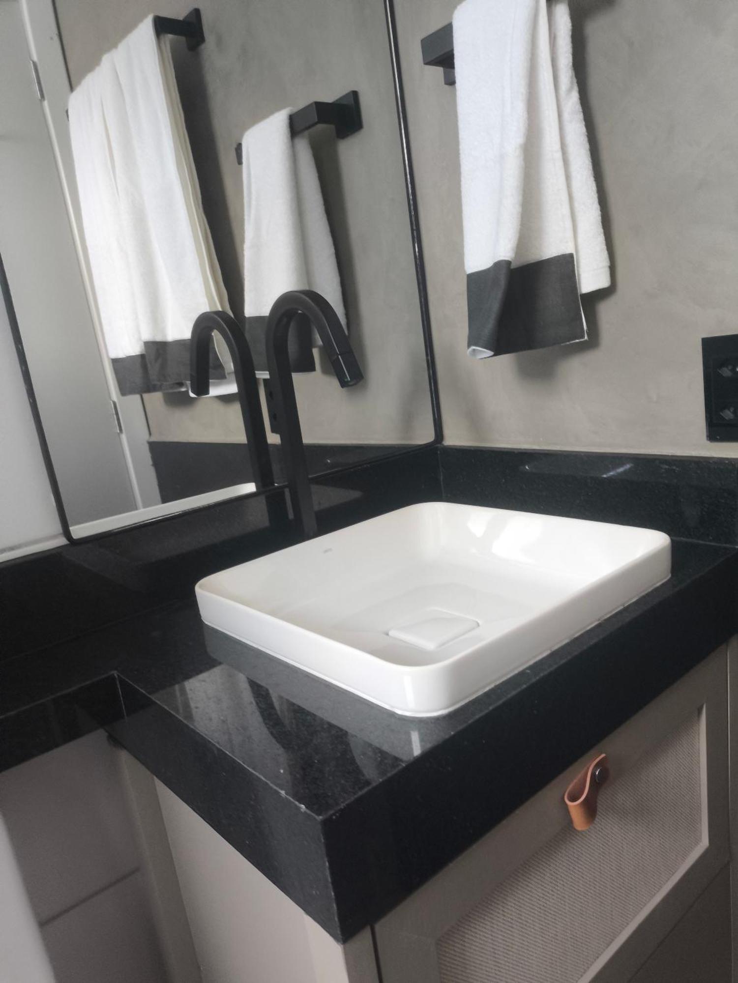 Apartamento Belissimo Ap 2 Quartos Com , Piscina E Vaga De Garagem No Coracao Do Rj *